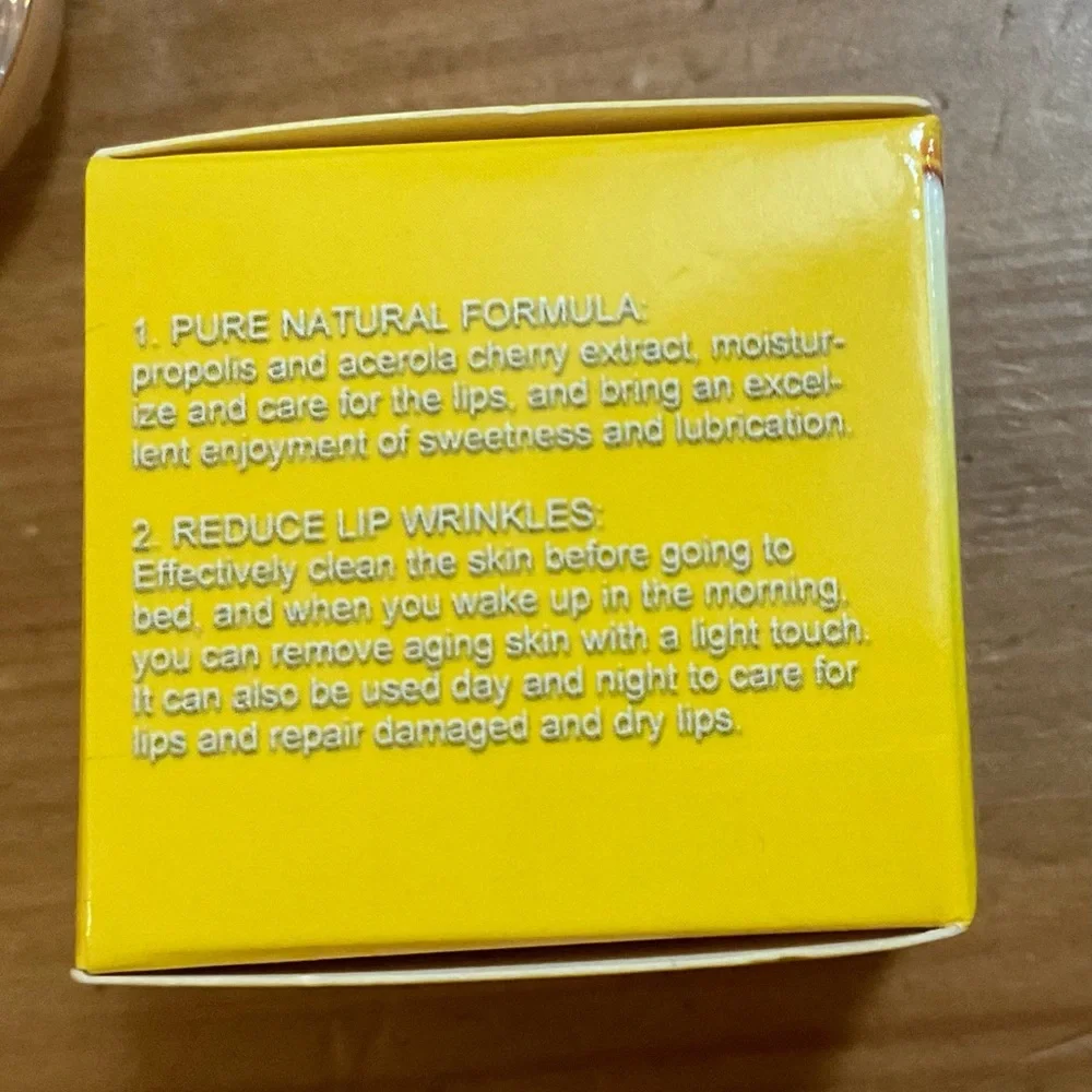 Eelhoe: lip mask strawberry and honey 4 box set with a honey stick applicator.